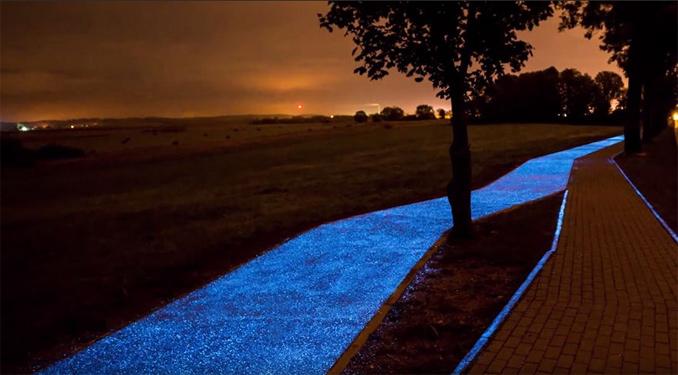 La prima pista ciclabile che si illumina di notte ma è la prima pista ciclabile completamente autosufficente ed eco-sostenibile